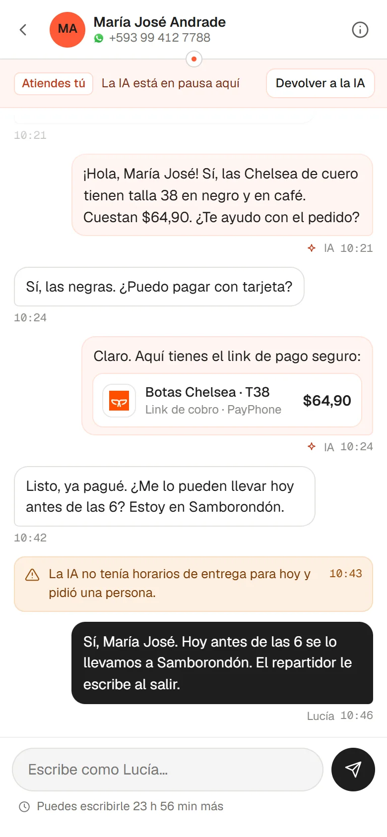 Conversación en el celular: el asistente manda un link de cobro de PayPhone y la dueña toma la conversación para coordinar la entrega